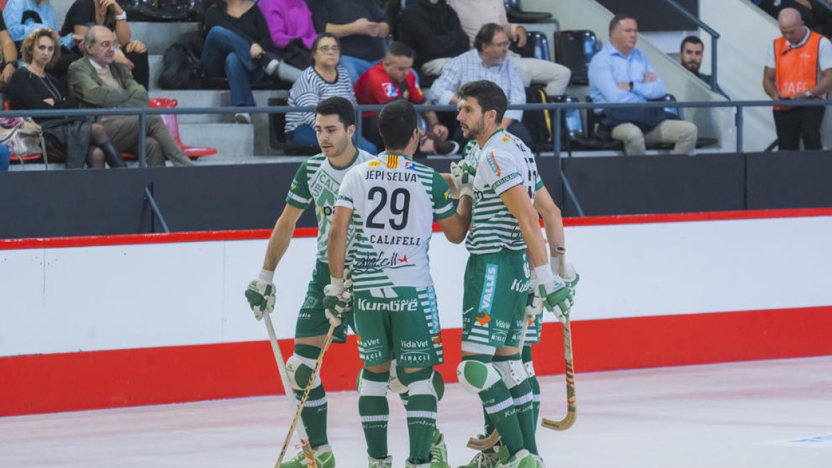 Jepi Selva celebrando un gol con sus compañeros.