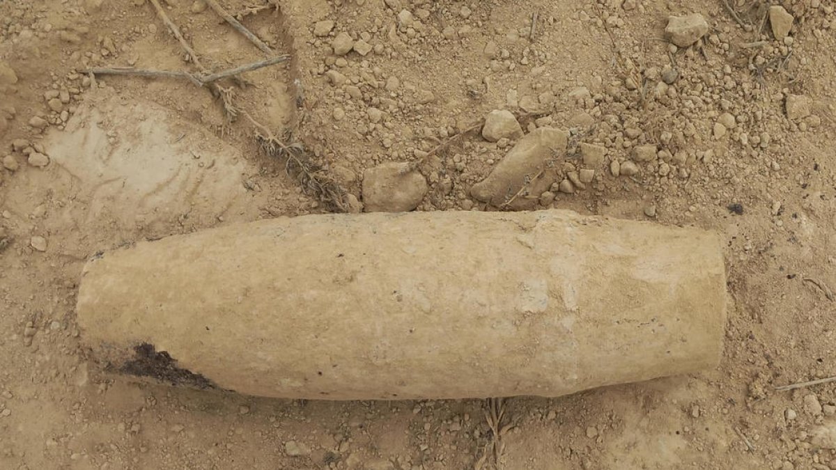 L'artefacte explosiu que ha aparegut durant els treballs arqueològics.
