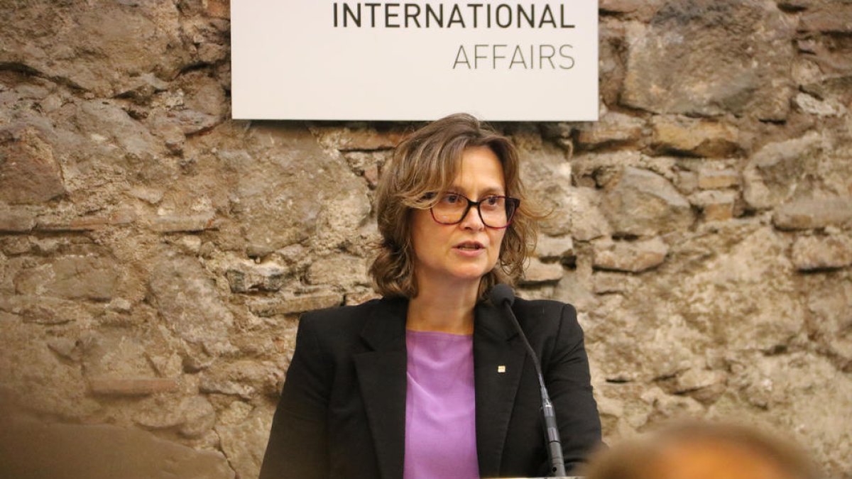 La consejera de Acción Exterior y Unión Europea, Meritxell Serret, durante su intervención en el marco de la jornada 'Catalunya como actor global en la política euromediterránea', celebrada en CIDOB.