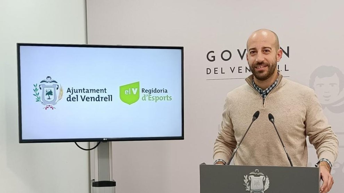 El regidor d'Instal·lacions Esportives, Àlex Barrera, ha explicat avui que les taxes vinculades a l'ús i la prestació de serveis de caràcter esportiu s'actualitzenEl regidor d'Instal·lacions Esportives, Àlex Barrera, ha explicat avui que les taxes vinculades a l'ús i la prestació de serveis de caràcter esportiu s'actualitzen.