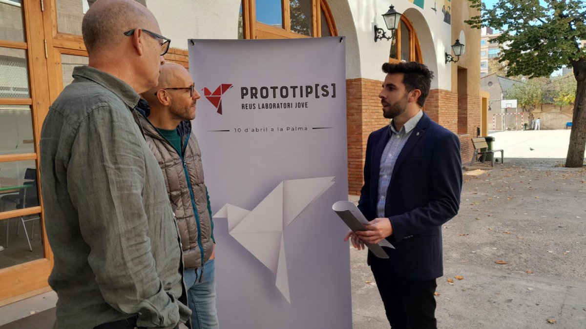 El regidor de Joventut de l'Ajuntament de Reus, Daniel Marcos, en la presentació del projecte Prototip[s].