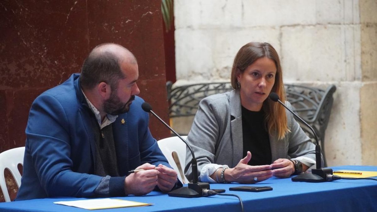 El conseller i la portaveu d'Esquerra Republicana, Xavier Puig i Maria Roig, en la roda de premsa d'ahir.