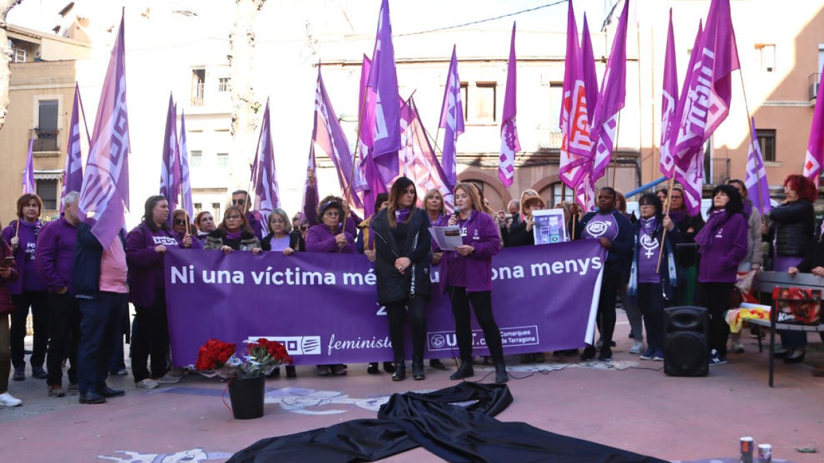 Imatge de la concentració dels sindicats en motiu del 25-N, aquest divendres a Tarragona.