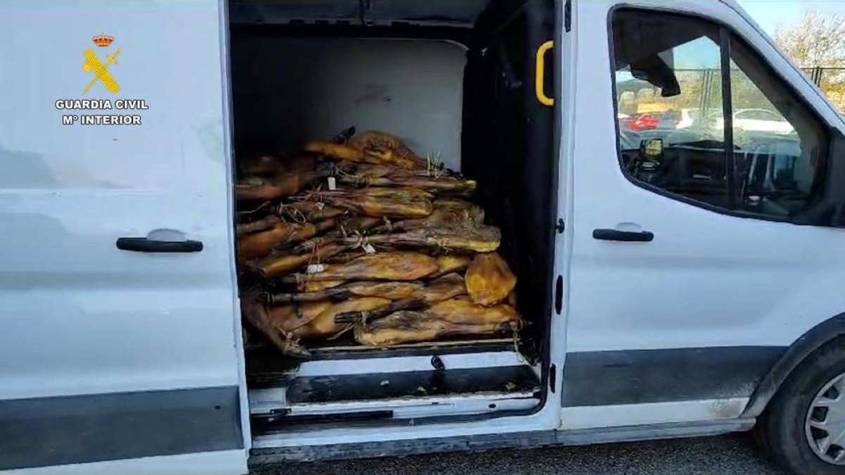 La furgoneta amb les peces d'ibèrics robades.