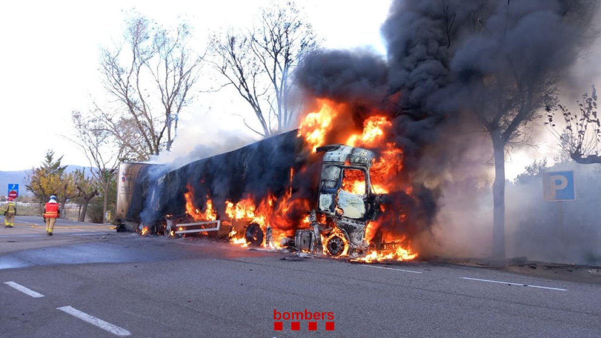 Imatge del camió cremant.