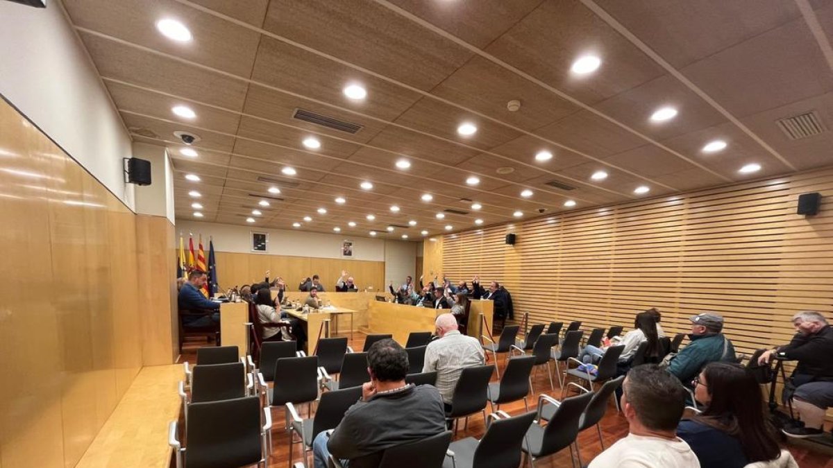 Imatge del plenari de Vila-seca en què es van aprovar els comptes municipals.