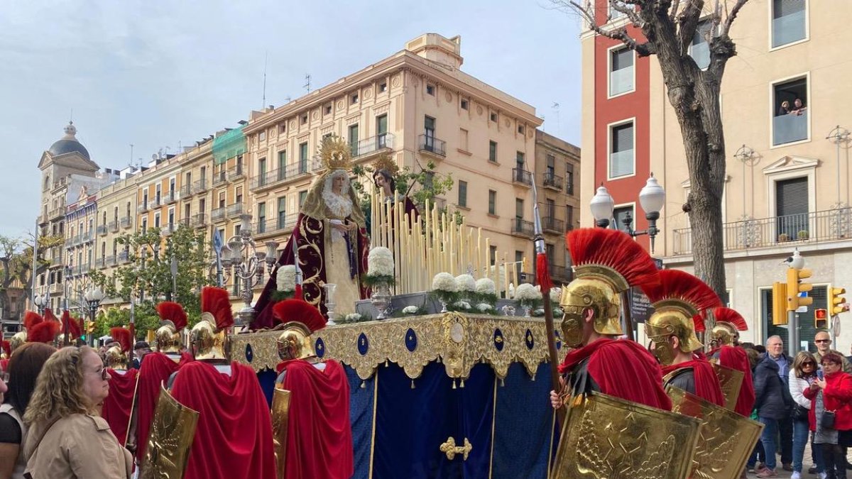 Un moment de la recollida dels Misteris de Setmana Santa de Tarragona.