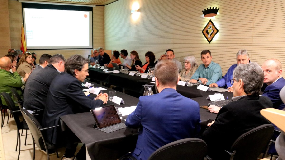 L'òrgan de govern del Fons de Transició Nuclear reunit a Gandesa en la darrera trobada de la legislatura.