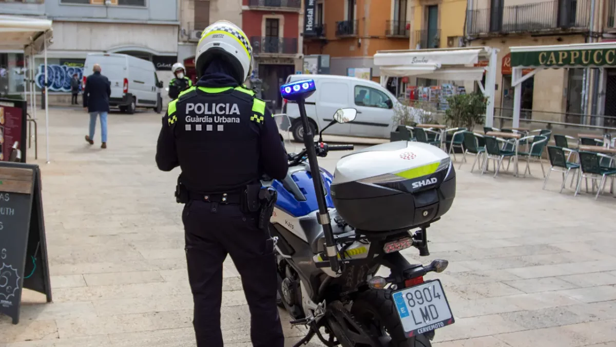 Un agent de la Guàrdia Urbana de Tarragona, en un imatge d'arxiu.