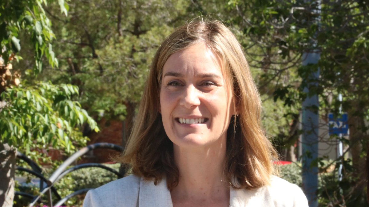 La candidata dels comuns a presidenta de la Generalitat, Jéssica Albiach, durant la seva visita a Vila-seca.