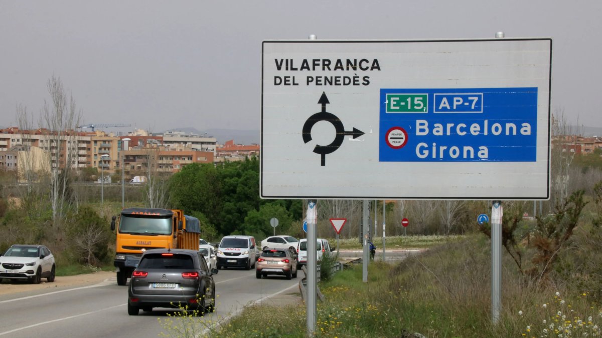 Enllaç de la C-15 amb l'AP-7 a l'accés Centre de Vilafranca del Penedès.