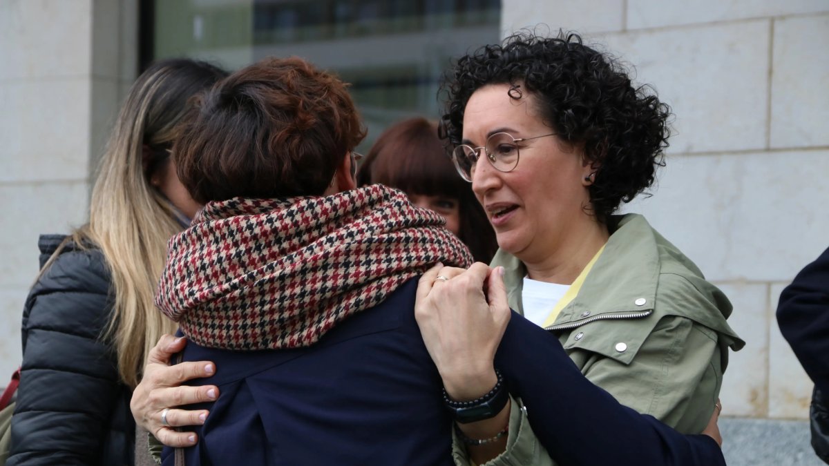 La secretària general d'ERC, Marta Rovira, amb la diputada en les dues últimes legislatures Jenn Díaz, a Ginebra (Suïssa).