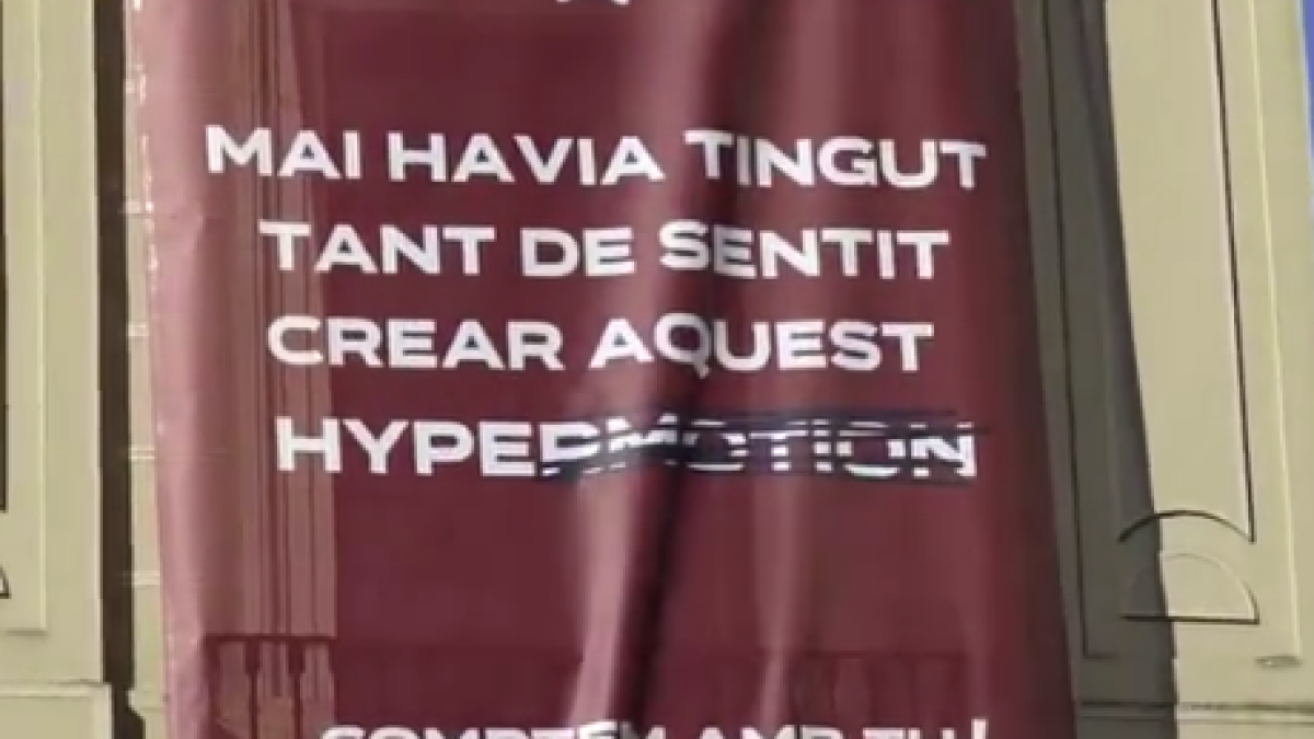 Imatge de la pancarta desplegada pel Nàstic a la Rambla Nova.