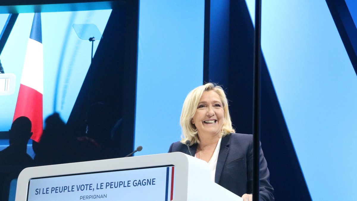 Marine Le Pen al míting final de Perpinyà.