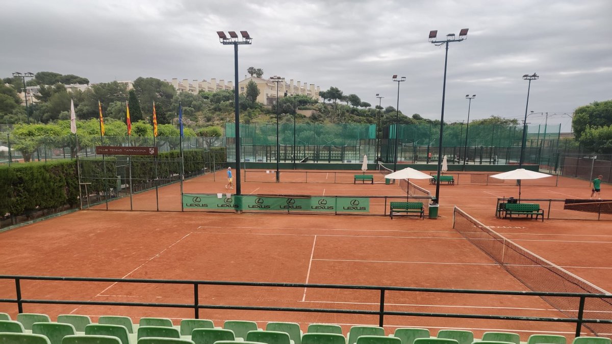 Les instal·lacions del Club Tennis Tarragona a tocar de la platja Llarga