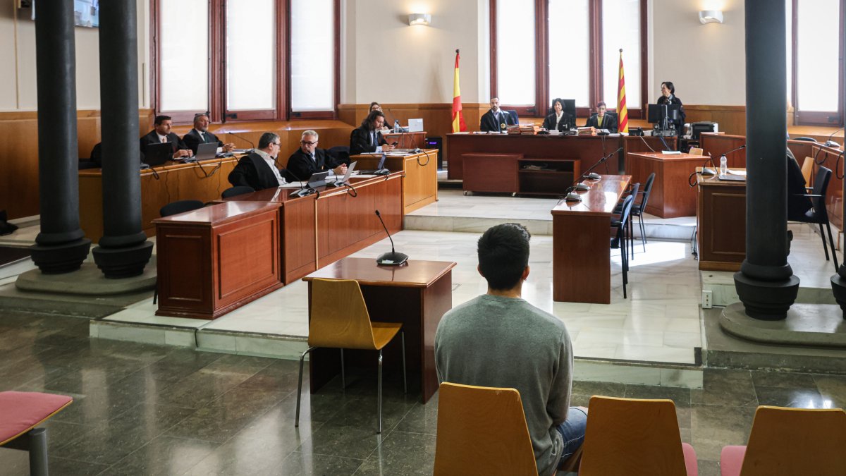 L’acusat de violar una menor a Igualada el 2021 i intentar matar-la, just abans de començar el judici a l’Audiència de Barcelona.