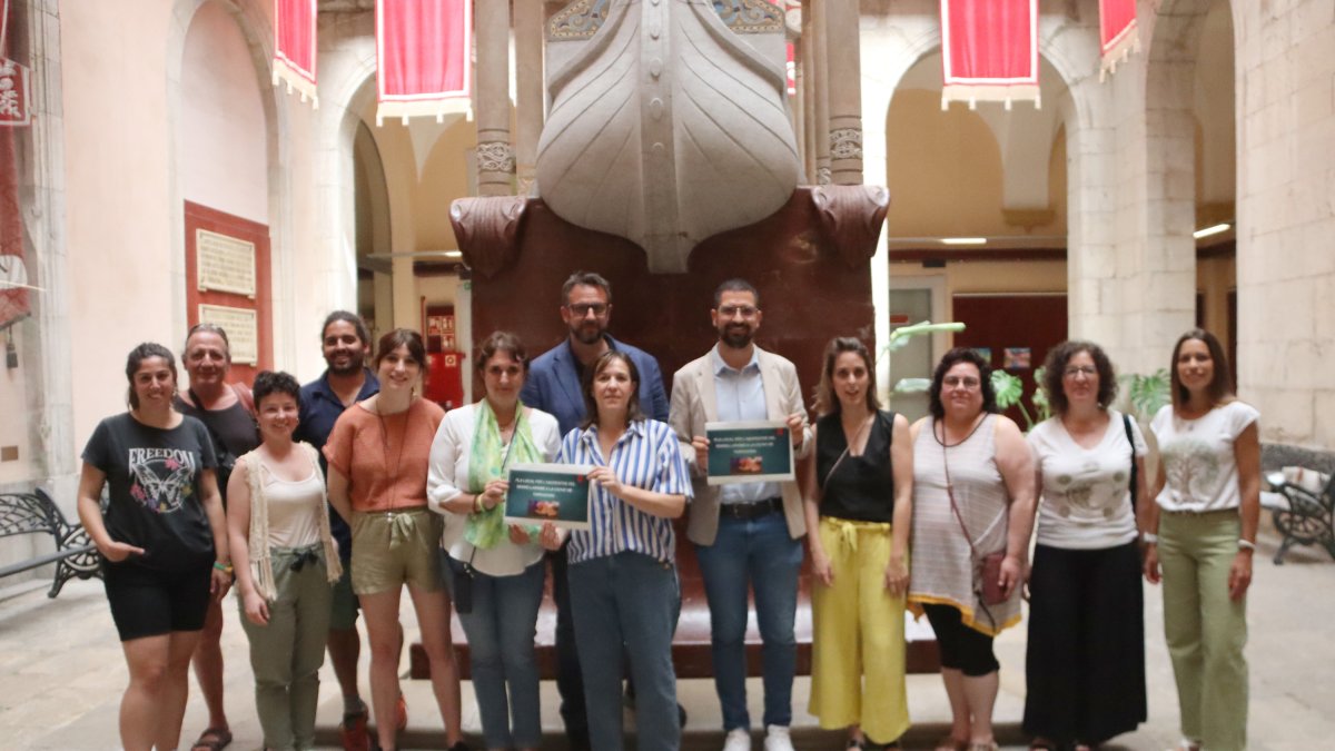 Membres dels serveis socials de Tarragona dedicats als sensesostre i representants d'SMHAUSA.