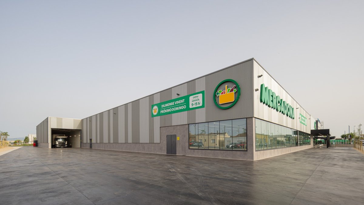 El nou supermercat de Deltebre ha suposat una inversió de 10 milions d'euros.