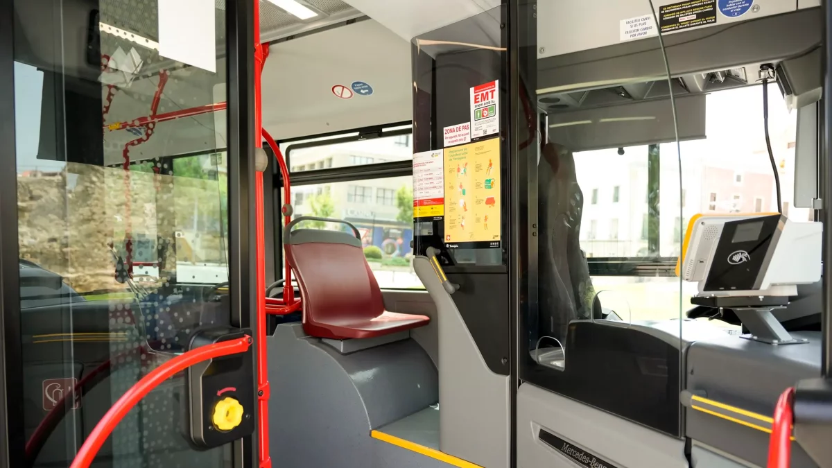 El nou sistema de pagament entrarà en funcionament al setembre a tots esl autobusos municipals.