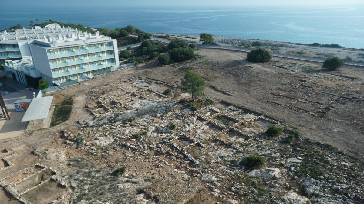 Vista aèria de La Cella. En aquesta campanya s’excavarà la zona meridional del jaciment.