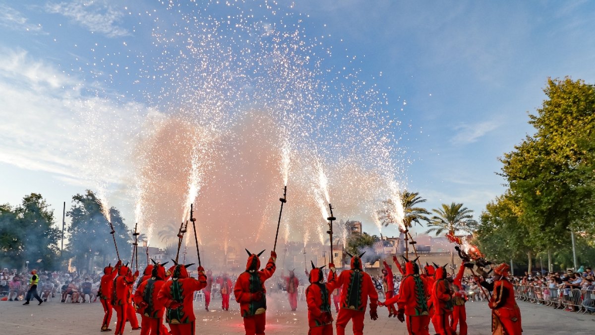 El dissabte a les 21.30 hores hi haurà la Trobada de Ball de Diables Tradicionals.