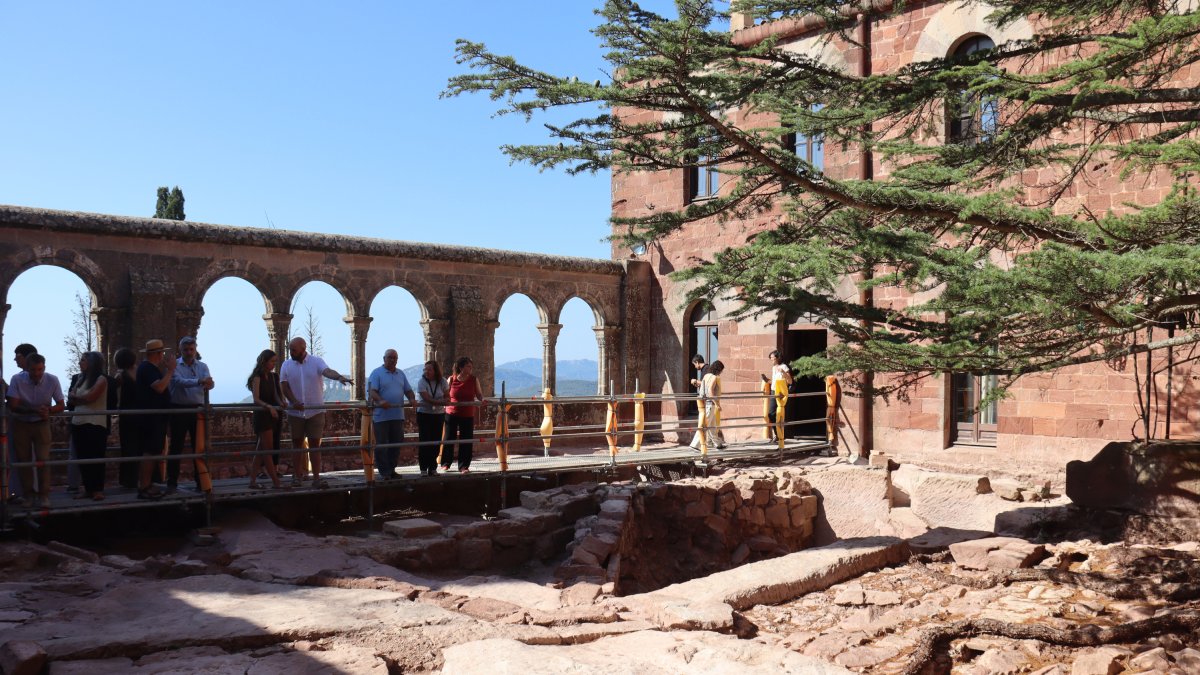 El claustre del castell monestir d'Escornalbou.