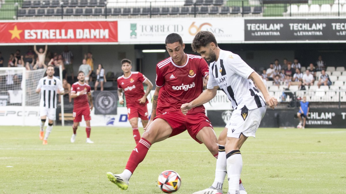 El davanter grana Pablo Fernández durant l’amistós davant del Castellón del curs passat.