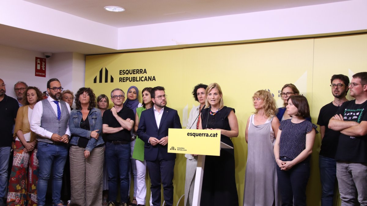 Dirigents d'ERC en una roda de premsa per anunciar un preacord amb el PSC per a la investidura de Salvador Illa.