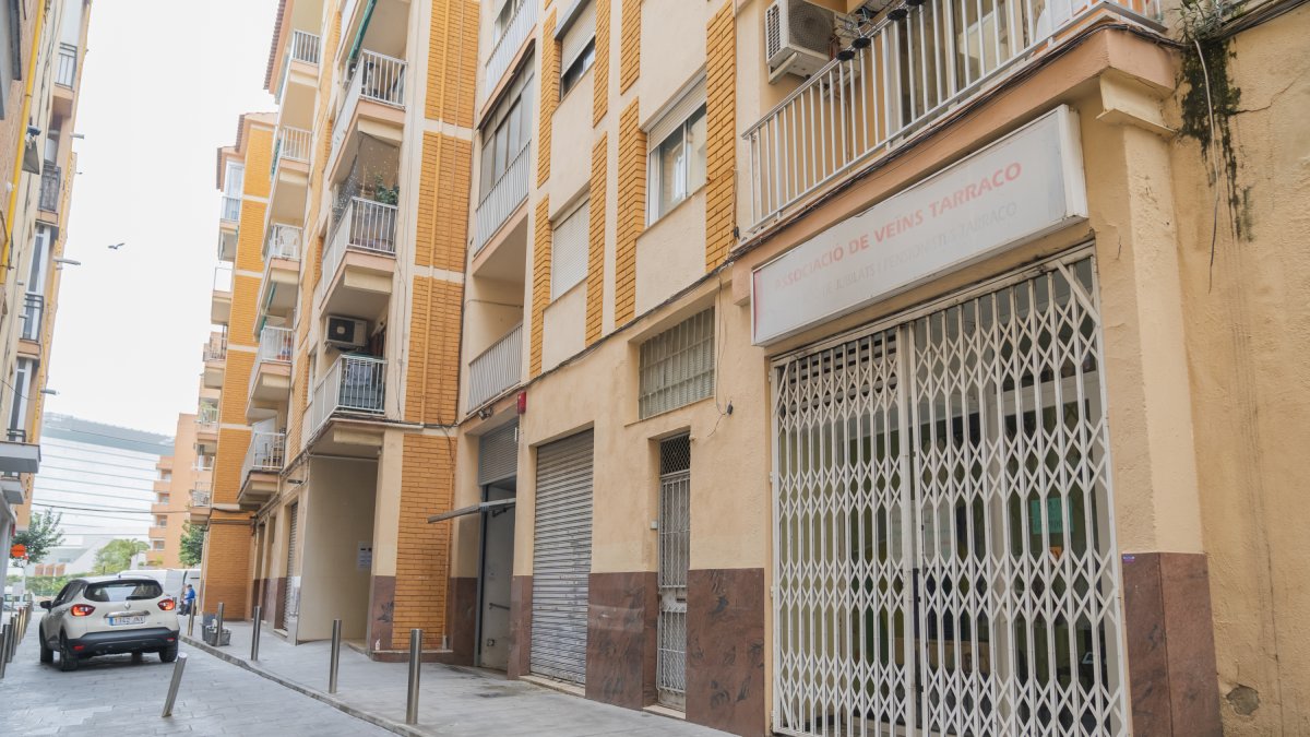 Imatge de l'exterior del local municipal de l'avinguda Andorra que utilitza l'esplai La Grapadora