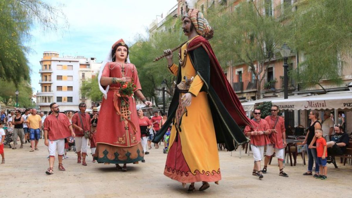 Imatge dels Gegants Vells durant les festes de Sant Roc de 2023