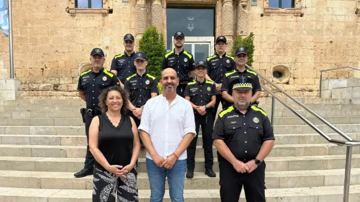 Fotografia dels nous agents de policia.