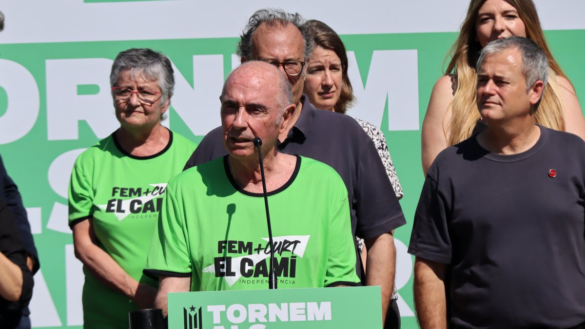 El president de l'ANC, Lluís Llach, a la presentació de la mobilització independentista de la Diada, a l'Arc de Triomf de Barcelona