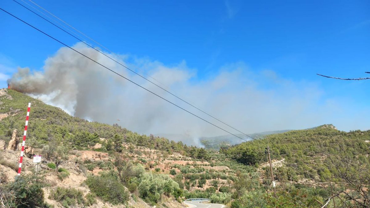 Fum d'un incendi al municipi de Porrera.