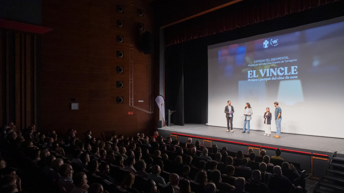 Imatge de l'acte de estrena del documental.