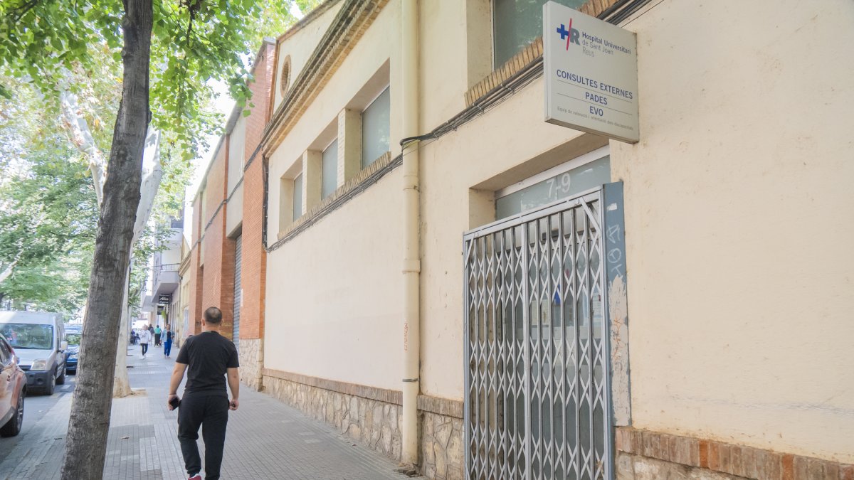 Fotografia de l’exterior de la finca de l’antiga fàbrica Pich Aguilera, a l’avinguda del President Companys.