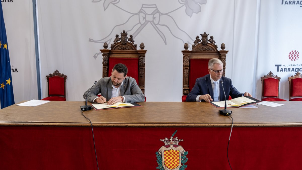 Firma de la renovació del pacte d'agermanament amb Klagenfurt