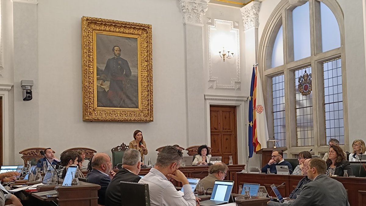 Ple municipal del 20 de setembre on es van debatre i rebutjar les mocions en contra del trasllat de l’estació d’autobusos al Parc Mas Iglesias.