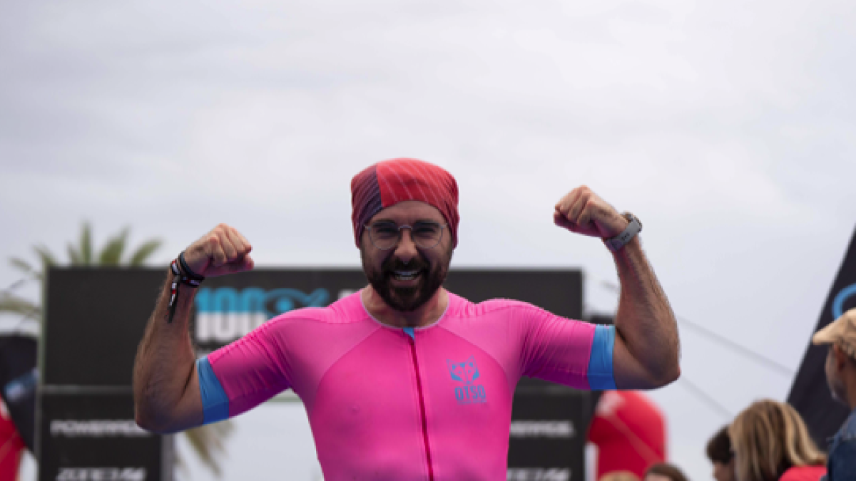 Un participant del triatló.