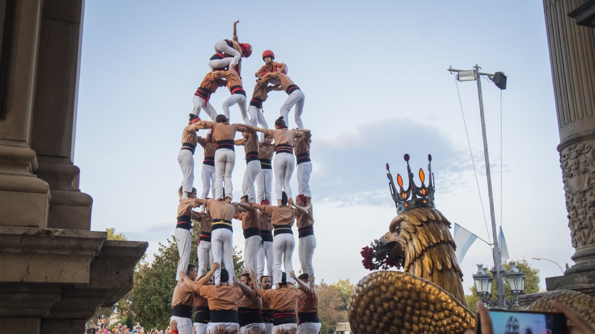 Un instant de l’actuació castellera dels Xiquets de Reus.