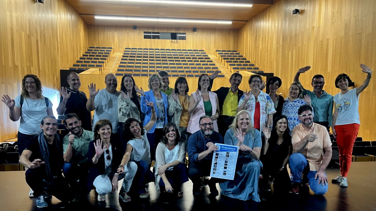 Regidors, programadors i gerents curltuals dels municipis del circuit 'Què diu que fan' a l'Auditori d'Alcanar.