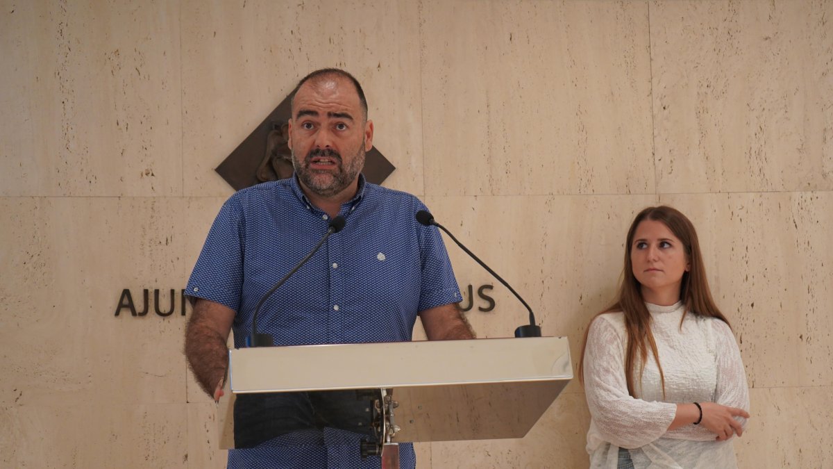 Imatge del regidor de Salut i Esports de l’Ajuntament de Reus, Enrique Martín, durant la presentació de les Jornades per a la Prevenció del Suïcidi