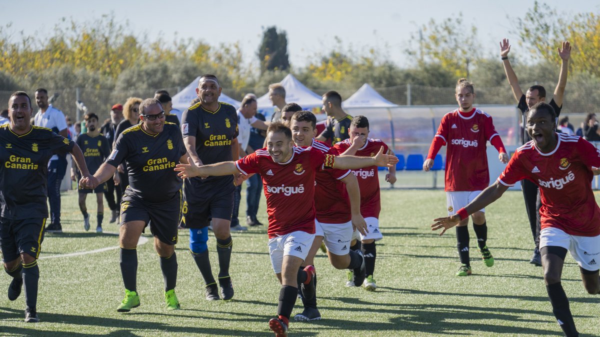 Imatge d'un partit entre el Nàstic i la UD Las Palmas en una jornada de LaLiga genuine disputada l'any passat al al Futbol Salou Sports Cente.