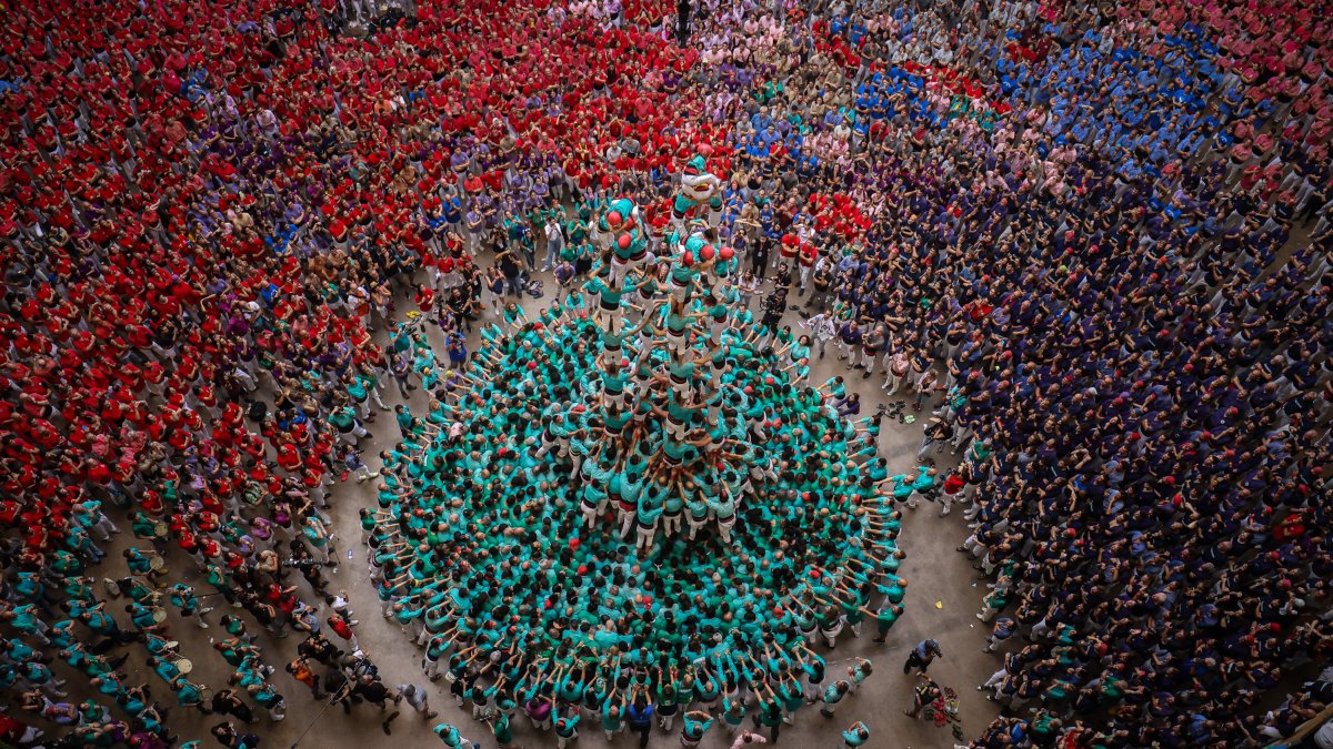 El peu del 9 de 9 dels Castellers de Vilafranca en la quarta ronda del Concurs de Castells.