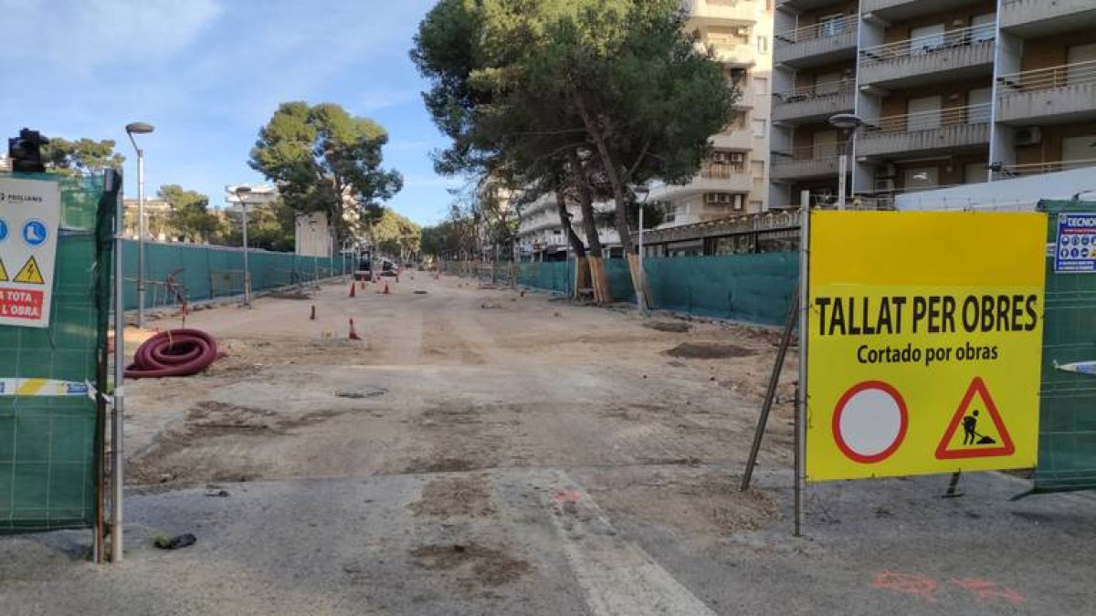 Imatge de l'avinguda Carles Buigas tallada per obres.