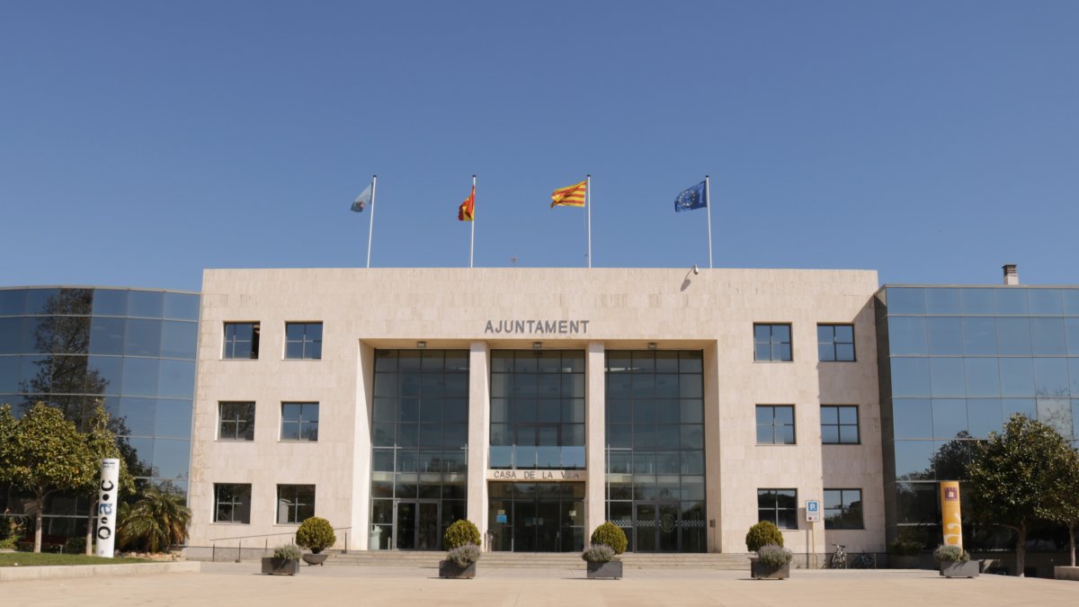 Façana de l'Ajuntament de Cambrils.