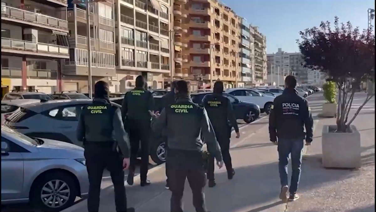 Golpe al narcotráfico: caen dos organizaciones que introducían drogas y móviles en la prisión del Catllar