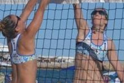 Imagen de un partido del Vichy Catalan Voley Tour.