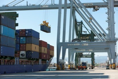 Les exportacions s'han reduït un 3,1% en els primers quatre mesos d'aquest en any.