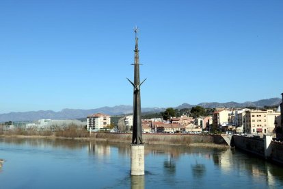 Imagen del monumento franquista de Tortosa.