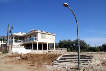 Imatge d'on es va produir l'explosió del xalet ocpuat d'Alcanar on hauria mort Abdelbaky Es Satty